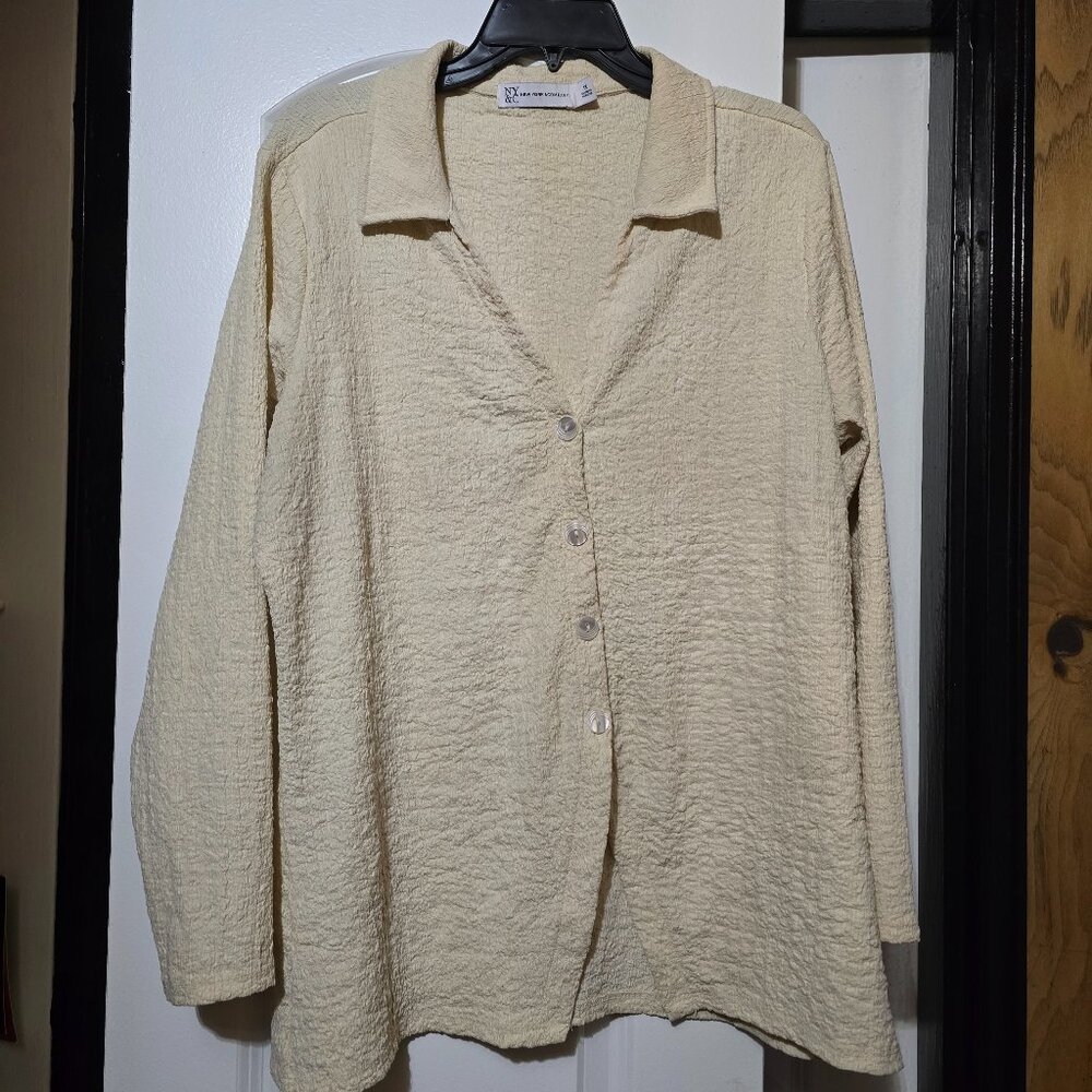New York & Company Women's Cream Scrunched Detail Button-Up Top Size 1X